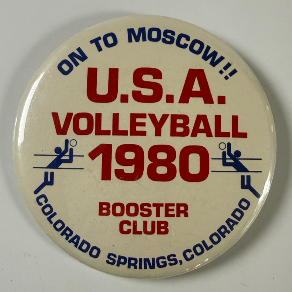 Vintage 1980 USA Volleyball On To Moscow Olympic Pin Button Colorado Springs